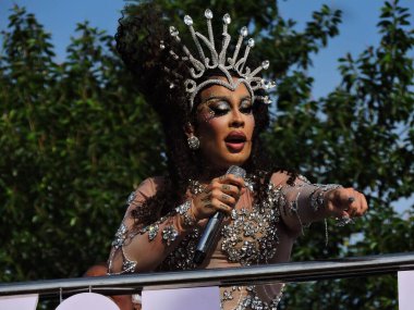 Sao Paulo (SP), Brezilya 02 / 14 / 2026 - Gloria Groove, 2026 yılında Ibirapuera 'da 10. kuruluş yıldönümünü kutlayan geleneksel LGBT blok Agrada Gregos' un geçidini sona erdirdi.)