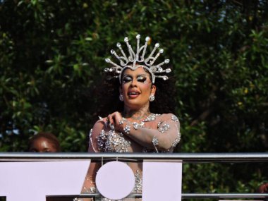 Sao Paulo (SP), Brezilya 02 / 14 / 2026 - Gloria Groove, 2026 yılında Ibirapuera 'da 10. kuruluş yıldönümünü kutlayan geleneksel LGBT blok Agrada Gregos' un geçidini sona erdirdi.)