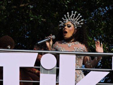 Sao Paulo (SP), Brezilya 02 / 14 / 2026 - Gloria Groove, 2026 yılında Ibirapuera 'da 10. kuruluş yıldönümünü kutlayan geleneksel LGBT blok Agrada Gregos' un geçidini sona erdirdi.)