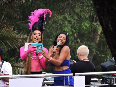 Sao Paulo (SP), Brezilya 02 / 14 / 2026 - Gloria Groove, 2026 yılında Ibirapuera 'da 10. kuruluş yıldönümünü kutlayan geleneksel LGBT blok Agrada Gregos' un geçidini sona erdirdi.)