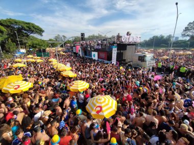 Sao Paulo (SP), Brezilya 02 / 14 / 2026 - Gloria Groove, 2026 yılında Ibirapuera 'da 10. kuruluş yıldönümünü kutlayan geleneksel LGBT blok Agrada Gregos' un geçidini sona erdirdi.)