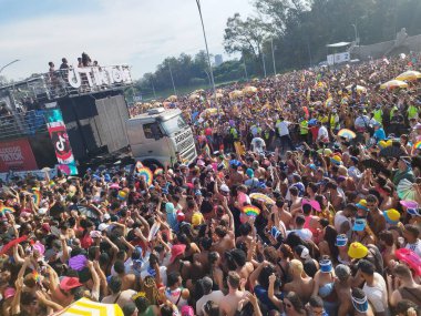 Sao Paulo (SP), Brezilya 02 / 14 / 2026 - Gloria Groove, 2026 yılında Ibirapuera 'da 10. kuruluş yıldönümünü kutlayan geleneksel LGBT blok Agrada Gregos' un geçidini sona erdirdi.)
