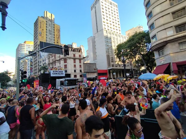 Sao Paulo (SP), 02 / 15 / 2026 - Explode Coracao block apotheosis 'e ulaştı ve Sao Paulo şehir merkezindeki Avenida Ipiranga ve Sao Joao' nun köşesindeki geçit törenine son verdi. (Leandro Chemalle / Yeniler 2)