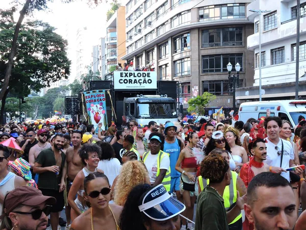 Sao Paulo (SP), 02 / 15 / 2026 - Explode Coracao block apotheosis 'e ulaştı ve Sao Paulo şehir merkezindeki Avenida Ipiranga ve Sao Joao' nun köşesindeki geçit törenine son verdi. (Leandro Chemalle / Yeniler 2)