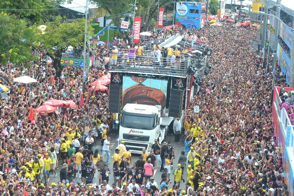 Salvador (BA), 02 / 15 / 2026 - Carnival 2026 / Campo Grande - Singer Saulo, Campo Grande, Salvador Pipoca bloğunun lideri, 15 Şubat 2026. (Romildo De Jesus / Yeniler 2)