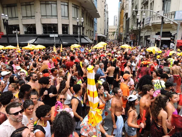 Sao Paulo (SP), Brezilya 02 / 15 / 2026 - Caetano Veloso 'nun hitlerini çalan geleneksel 
