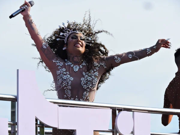 Sao Paulo (SP), Brezilya 02 / 14 / 2026 - Gloria Groove, 2026 yılında Ibirapuera 'da 10. kuruluş yıldönümünü kutlayan geleneksel LGBT blok Agrada Gregos' un geçidini sona erdirdi.)