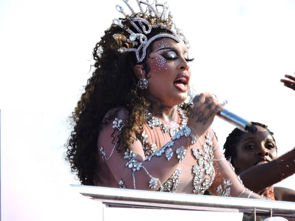 Sao Paulo (SP), Brezilya 02 / 14 / 2026 - Gloria Groove, 2026 yılında Ibirapuera 'da 10. kuruluş yıldönümünü kutlayan geleneksel LGBT blok Agrada Gregos' un geçidini sona erdirdi.)