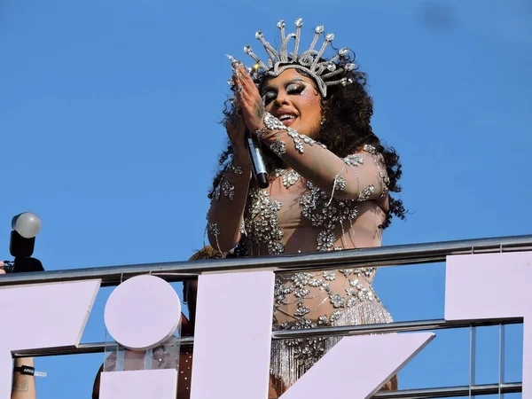 Sao Paulo (SP), Brezilya 02 / 14 / 2026 - Gloria Groove, 2026 yılında Ibirapuera 'da 10. kuruluş yıldönümünü kutlayan geleneksel LGBT blok Agrada Gregos' un geçidini sona erdirdi.)