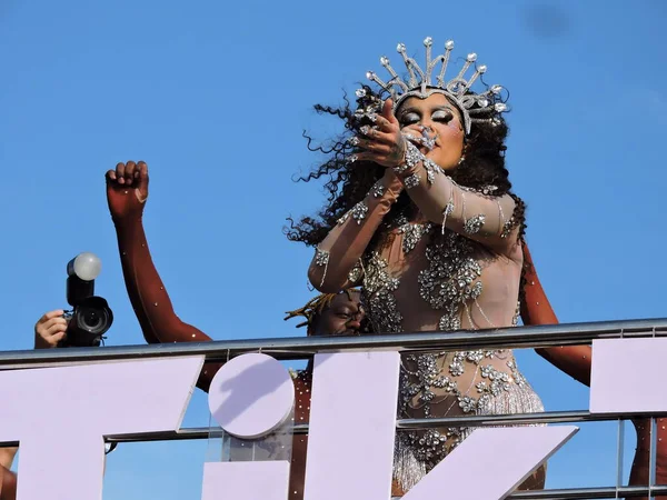 Sao Paulo (SP), Brezilya 02 / 14 / 2026 - Gloria Groove, 2026 yılında Ibirapuera 'da 10. kuruluş yıldönümünü kutlayan geleneksel LGBT blok Agrada Gregos' un geçidini sona erdirdi.)