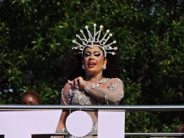 Sao Paulo (SP), Brezilya 02 / 14 / 2026 - Gloria Groove, 2026 yılında Ibirapuera 'da 10. kuruluş yıldönümünü kutlayan geleneksel LGBT blok Agrada Gregos' un geçidini sona erdirdi.)