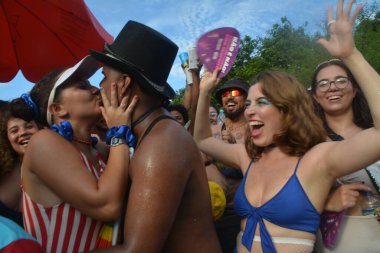 Rio de Janeiro (RJ), 17 / 02 / 2026 - Yüksek kaliteli geçit törenleriyle tanınan Orquestra Voadora karnaval grubu, perküsyon, davul, samba, rock, pop, funk, maracatu gibi müzik repertuarları getiriyor. (Fausto Maia 2. Bölüm))