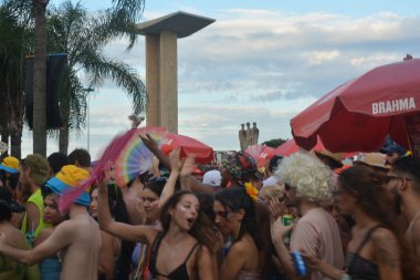 Rio de Janeiro (RJ), 17 / 02 / 2026 - Yüksek kaliteli geçit törenleriyle tanınan Orquestra Voadora karnaval grubu, perküsyon, davul, samba, rock, pop, funk, maracatu gibi müzik repertuarları getiriyor. (Fausto Maia 2. Bölüm))