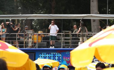 Sao Paulo (SP), 02 / 17 / 2026 - The Bloco LatinhaMix Maneva grubunun bir gösterisiyle Ibirapuera Park pistinde halkı eğlendiriyor. (leco viana\ yeni2))