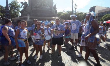 Rio de Janeiro (RJ), 02 / 17 / 2025 - Enxota que eu vou ve Bate Bola de Queimado karnaval grubu, Tiradentes Meydanı, Rio de Janeiro 'nun orta bölgesi. (Onofre Veras / Yeni2)