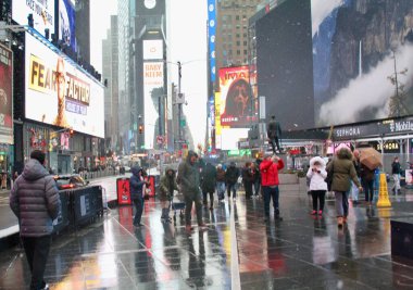 22 Şubat 2026, New York, ABD: 2 feet 'e kadar kar fırtınası ile New York City Hit. (niyi fote\ theenews2)