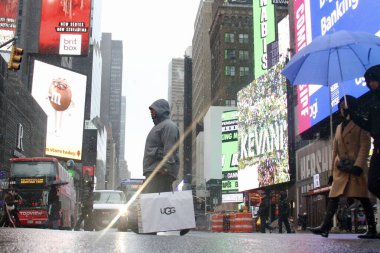 22 Şubat 2026, New York, ABD: 2 feet 'e kadar kar fırtınası ile New York City Hit. (niyi fote\ theenews2)