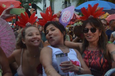 Rio de Janeiro (RJ), Brezilya 21 / 02 / 2026 - The Mulheres de Chico karnaval grubu Cumartesi günü samba, MPB ve ünlü şarkıcı Chico Buarque de Hollanda 'nın (fausto maia / thenews2)