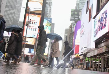 22 Şubat 2026, New York, ABD: 2 feet 'e kadar kar fırtınası ile New York City Hit. (niyi fote\ theenews2)