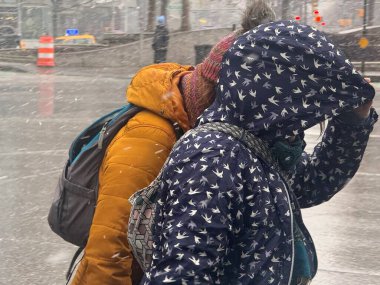 22 Şubat 2026, New York, ABD: 2 feet 'e kadar kar fırtınası ile New York City Hit. (niyi fote\ theenews2)
