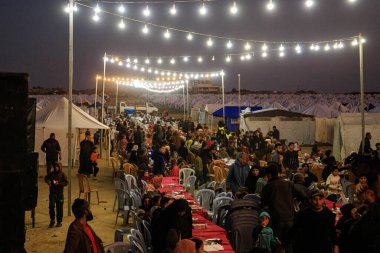 21 Şubat 2026 - Gazze, Filistin: Gazze 'de Yerlerinden Edilmiş Aileler İçin Kolektif İftar Tutuldu. (hashem zimmo\ Yeni 2))