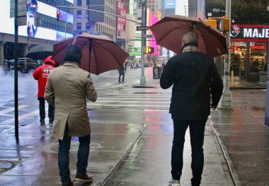 22 Şubat 2026, New York, ABD: 2 feet 'e kadar kar fırtınası ile New York City Hit. (niyi fote\ theenews2)