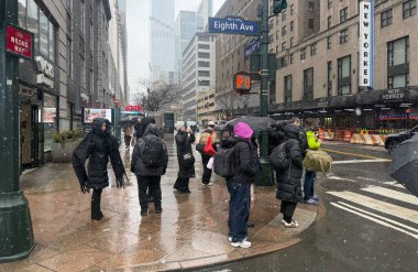 22 Şubat 2026, New York, ABD: 2 feet 'e kadar kar fırtınası ile New York City Hit. (niyi fote\ theenews2)