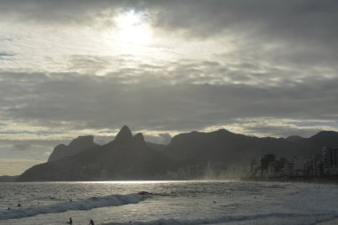 Rio de Janeiro (RJ), Brezilya 01 / 03 / 2026 Copacabana ve Arpoador plajlarında bu pazar, Mart 01 'in ilk günü. Carioca için hafta sonu yağmursuz bulutlu bir gün (fausto maia / theenews2)