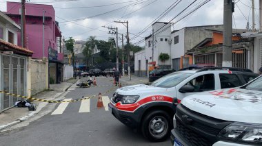 Sao Paulo (SP), 03 / 03 / 2026 - Rua Bento Barbosa 'nın köşesinde Rua Henrique Dunant' a düzenlenen soygun girişiminde çıkan silahlı çatışmada bir şüpheli yaralandı ve Mart 2026 'da olay yerinde tıbbi yardım aldı. (Oslaim Brito / Tenews2)
