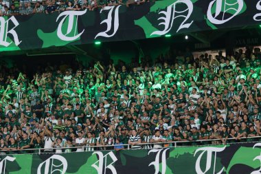 Curitiba (PR), Brezilya 03 / 15 / 2026 - Brezilya Şampiyonluk Serisi A 'nın 6. turu için geçerli olan Coritiba ile Remo arasındaki maç sırasında taraftarlar, Pazar gecesi Couto Pereira Stadyumu' nda (edson de souza / theenews2)