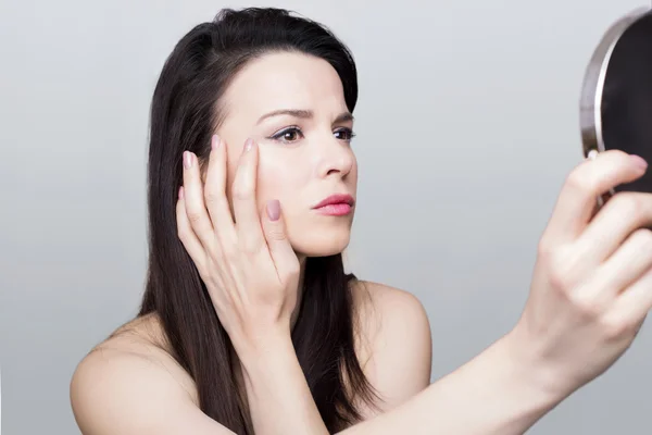 Kırışıklıkları kontrol kadın