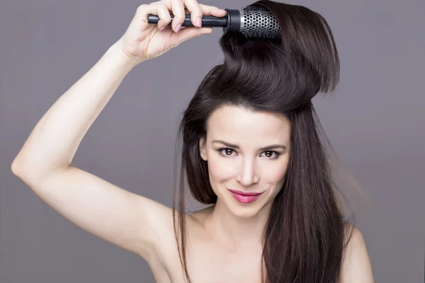 Brushing hair — Stock Photo, Image