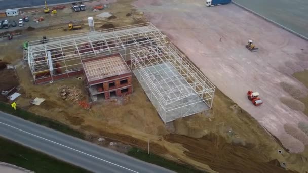 Pemandangan Udara Dari Lokasi Konstruksi Konstruksi Bangunan Dengan Pekerja Bawah — Stok Video