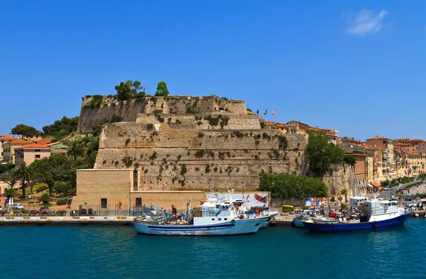 Båtar i portoferraio — Stockfoto