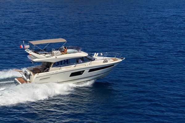 sürat teknesi hızlı çalışır