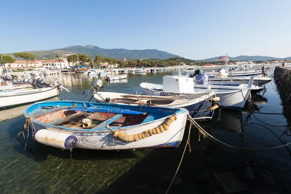 Viejo barco de madera en el puerto — Foto de Stock