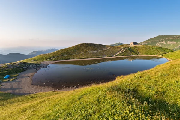 gün batımından önce göle