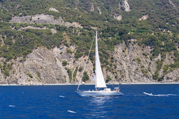 Sailing in blue sea — Stock Photo, Image