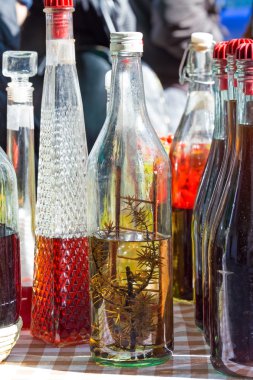 şişe brendi ile şube