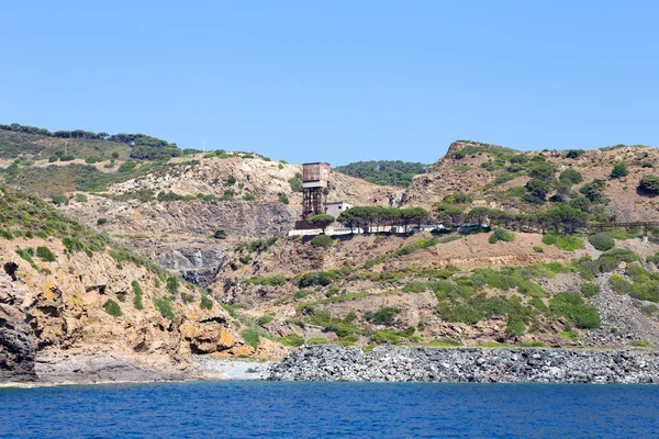 Vecchio edificio abbandonato — Foto Stock