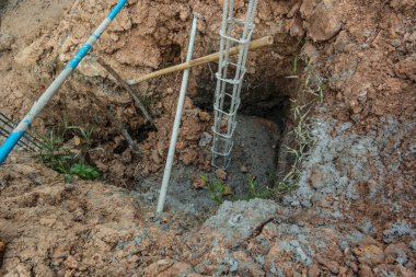 İnşaat alanında. İnşaat vinçleri.