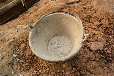 İnşaat alanında. İnşaat vinçleri.