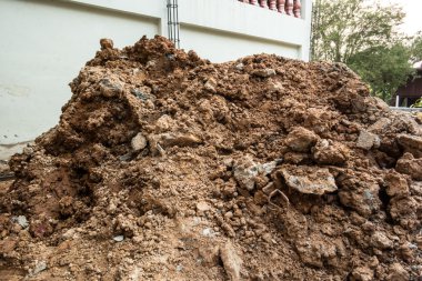 İnşaat alanında. İnşaat vinçleri.