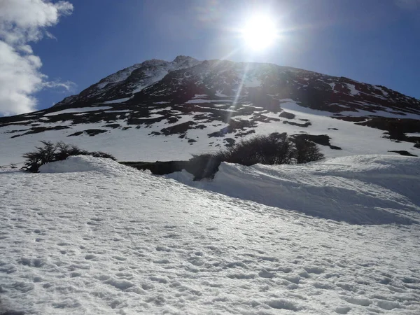 Sol Sobre Montaña Nevada Ushuaia Argentina — Foto de Stock