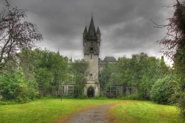 ベルギーの放棄された城 ミランダ城 騒々しい城 ストック写真