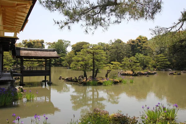 Kinkaku-ji (Altın Pavyon Tapınağı), Japonya 'nın Kyoto kentinde bir Zen Budist tapınağıdır.