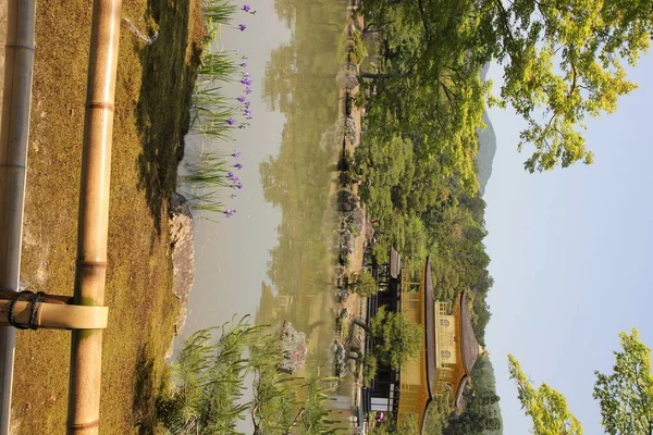 Kinkaku-ji (Altın Pavyon Tapınağı), Japonya 'nın Kyoto kentinde bir Zen Budist tapınağıdır.