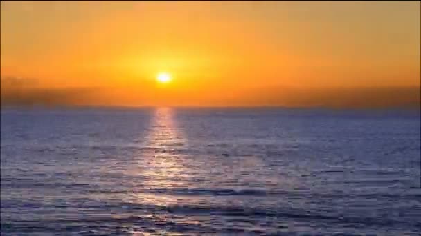 Coucher de soleil sur la mer — Video