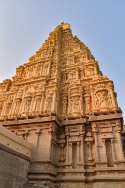 Virupaksha Tapınağı yükselişi. Hampi, Karnataka 'da yakın çekim..