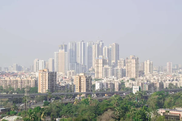 Landsbygd Till Stad Utveckling Mumbai Med Träd Och Skyskrapor Bakgrunden — Stockfoto